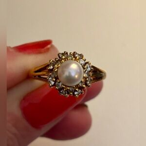 Vintage gold tone pearl crystal halo ring